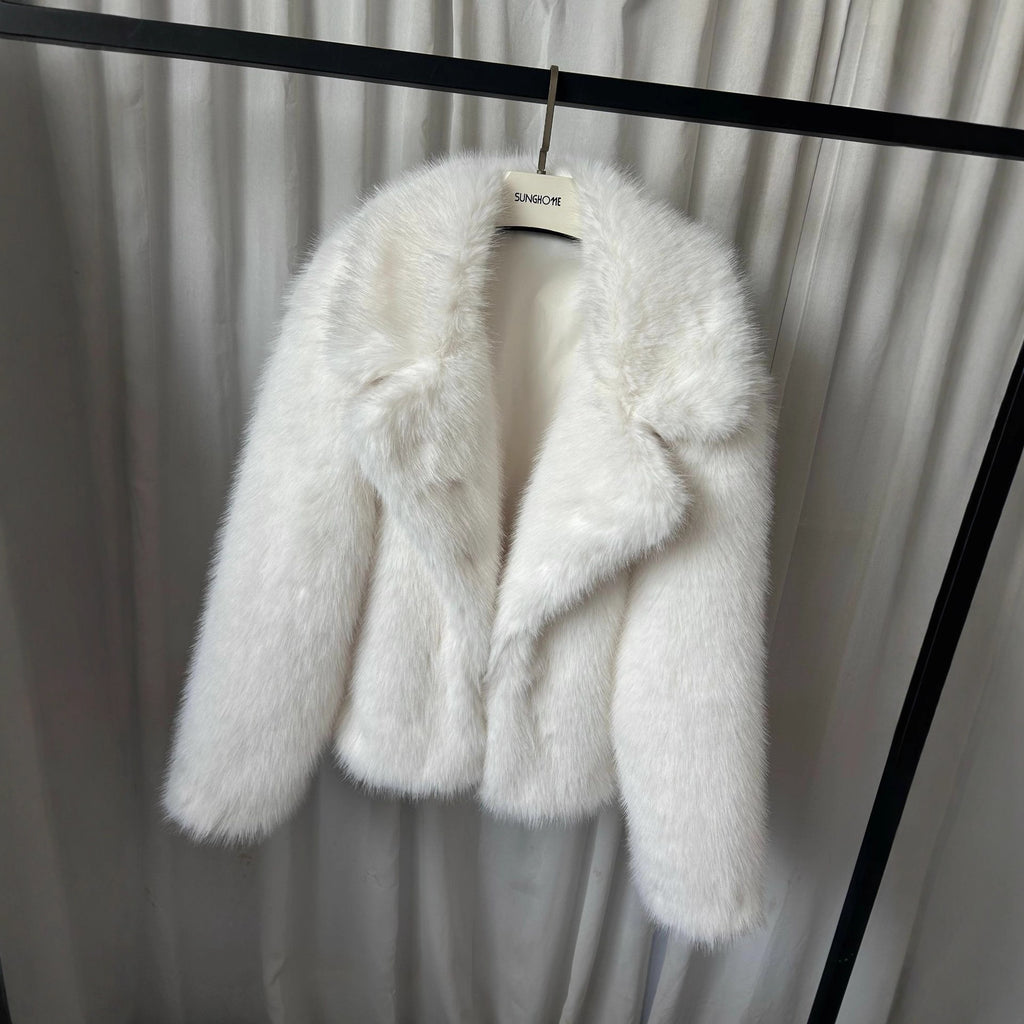 Faux Fur Elegance – The Iconic Winter Statement Coat