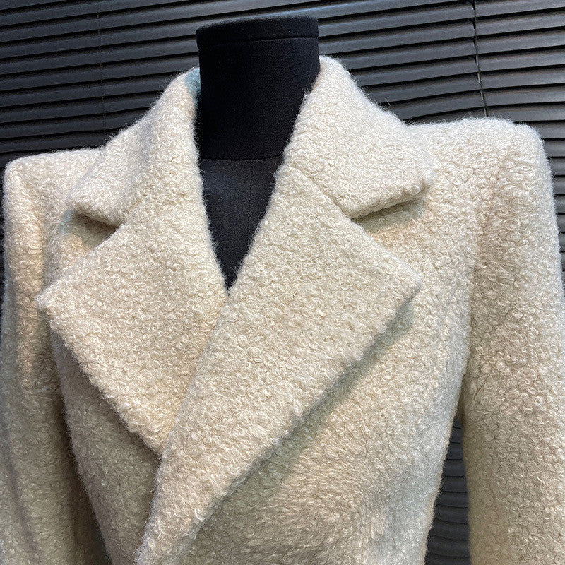Wool Grace Coat – The Timeless Winter Silhouette