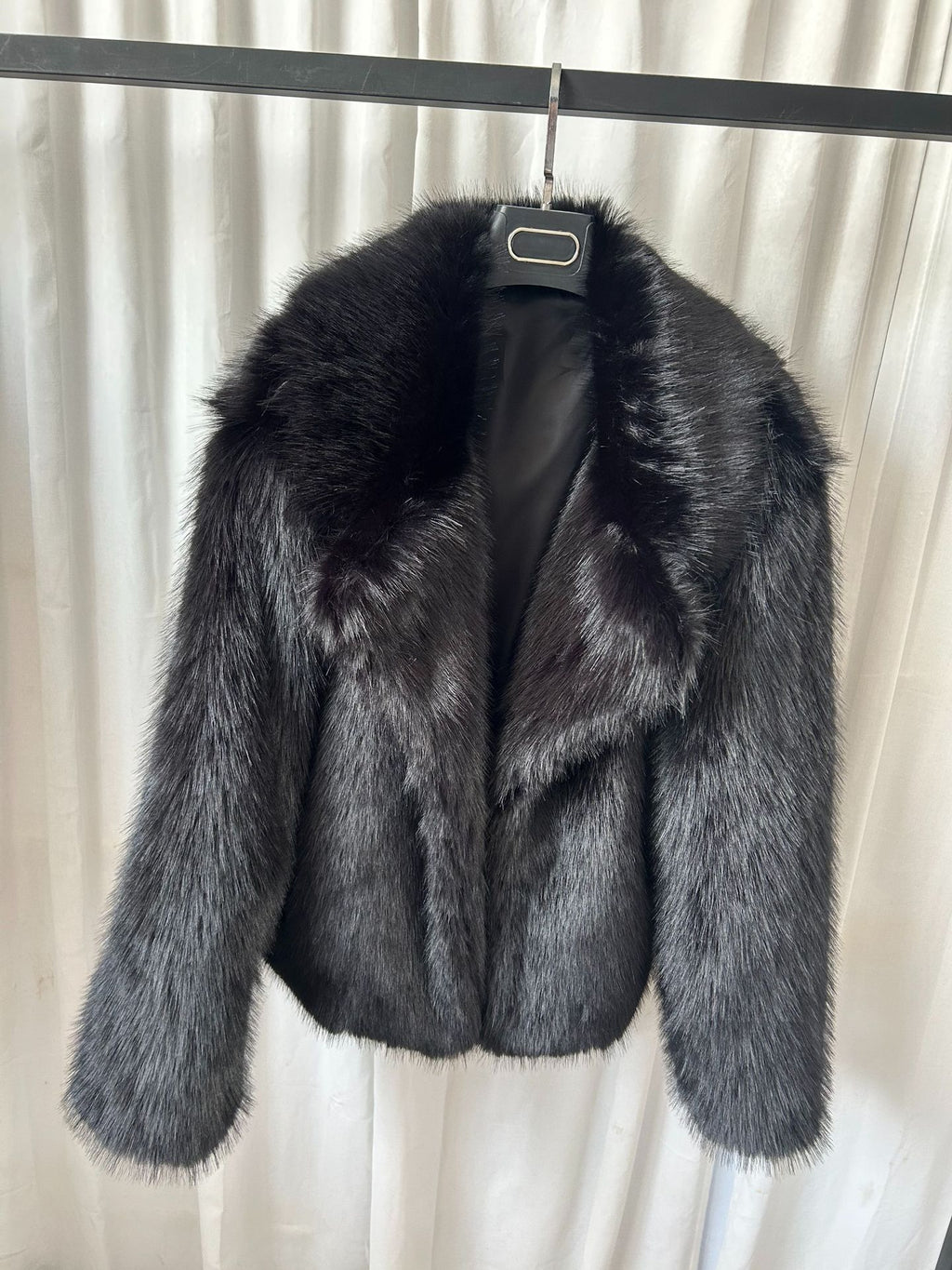 Faux Fur Elegance – The Iconic Winter Statement Coat