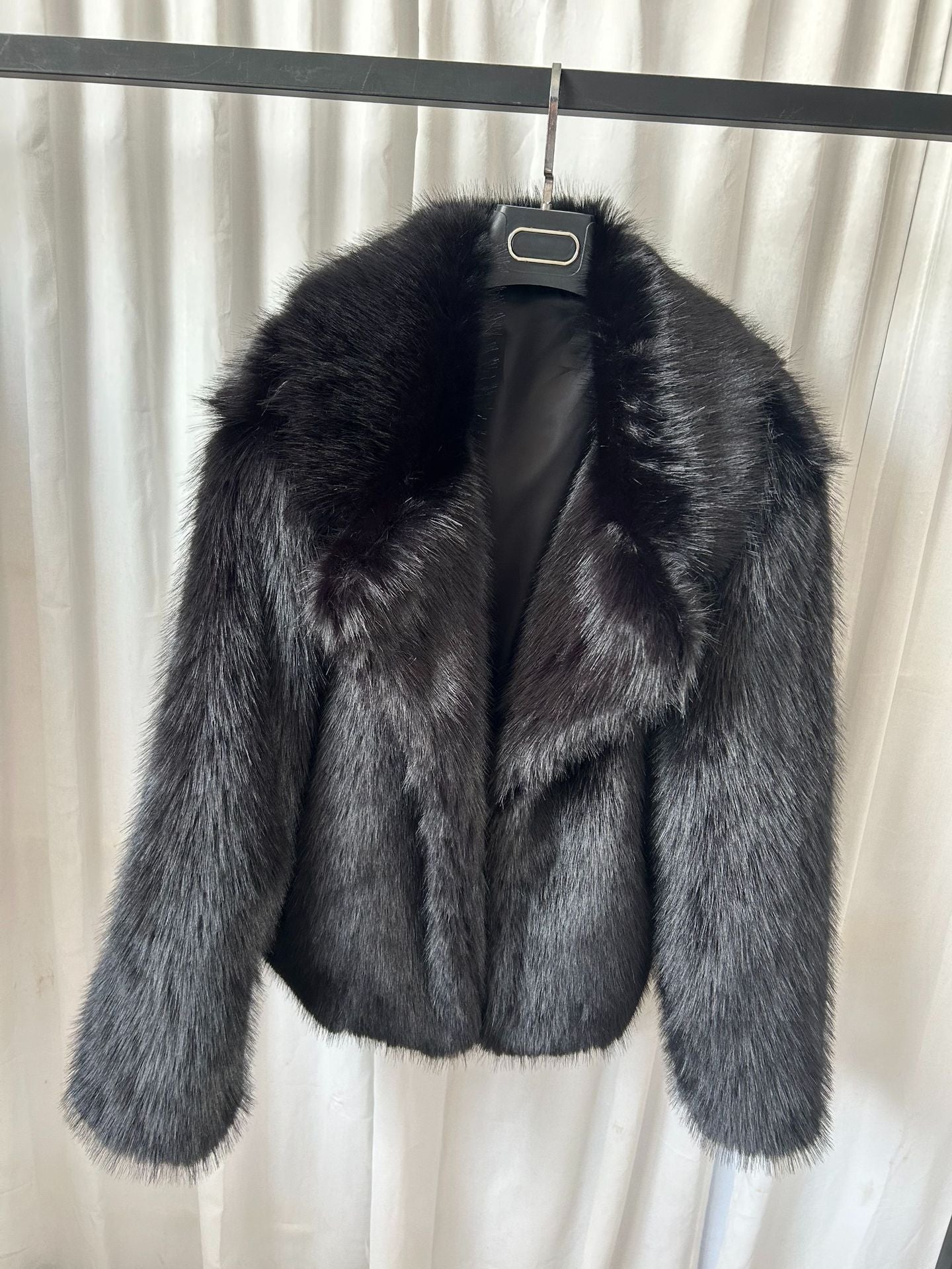 Faux Fur Elegance – The Iconic Winter Statement Coat